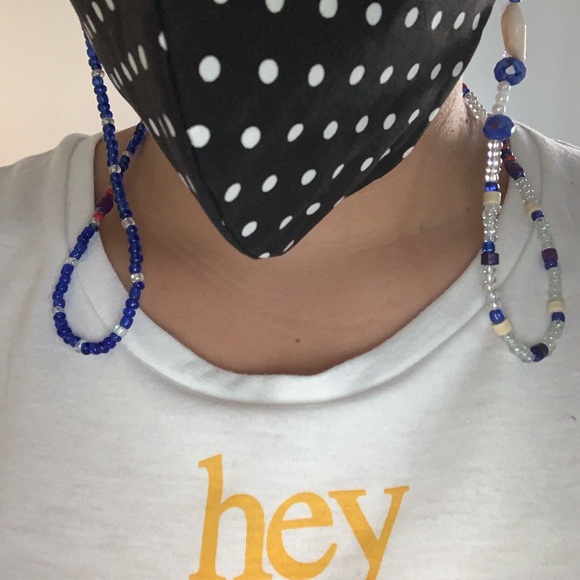 Face Mask Necklace - Picture 2 of 4